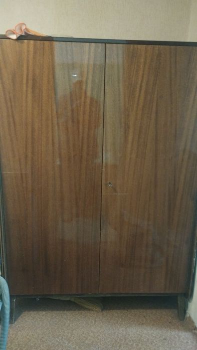 Шкафы даром, трюмо даром