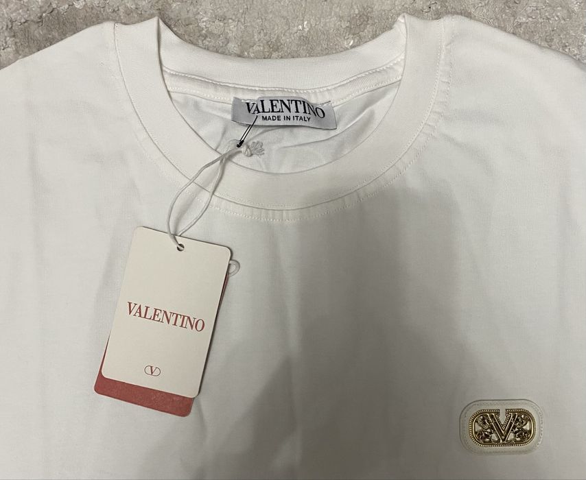 Vand tricou nou de barbati Valentino