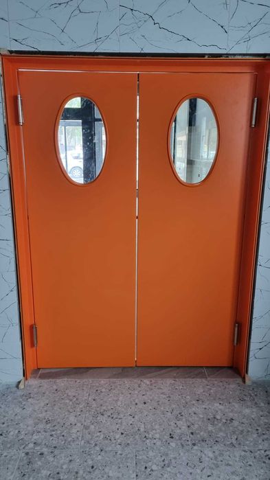 Usi bucatarie restaurant