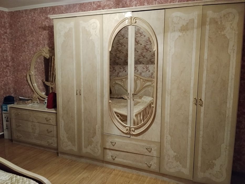 Продам спальный гарнитур