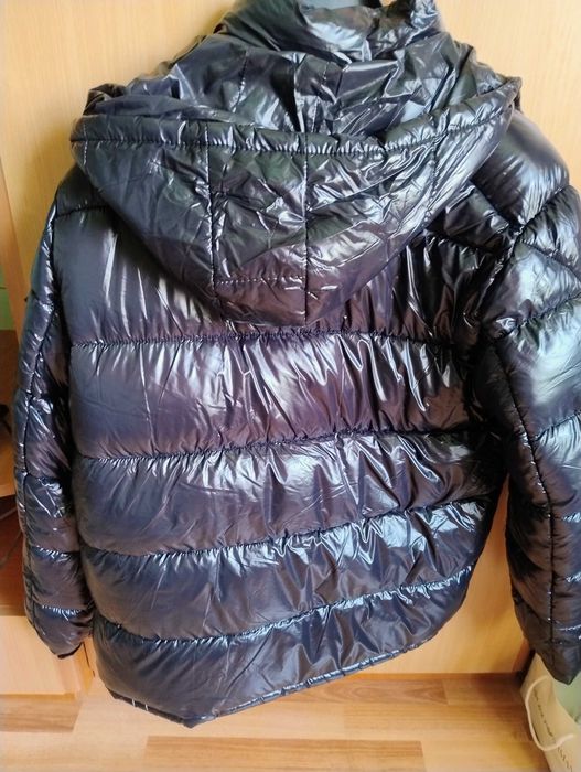 Geaca monclernouă cu etichetă