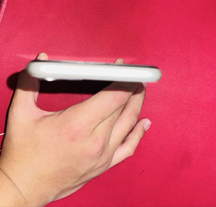 Iphone 11    White