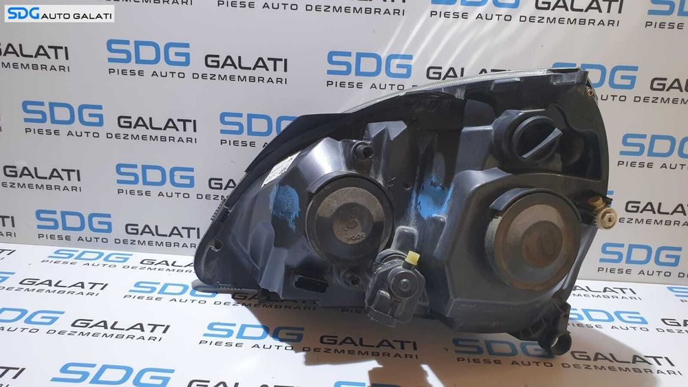 Far Dreapta cu Defect Renault Symbol 1 2002 - 2012 Cod 8200228792