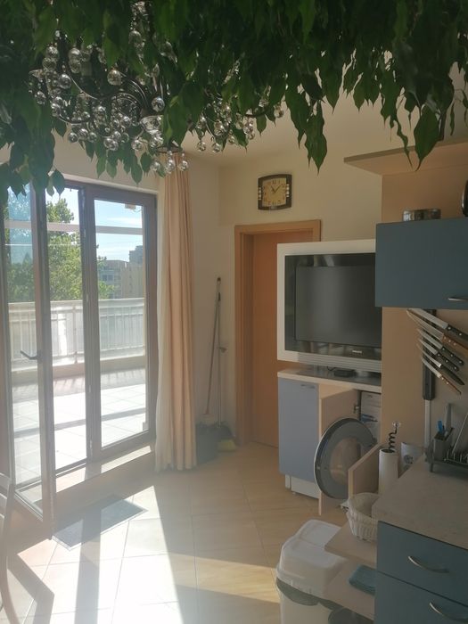 Дава се под наем Двустаен апартамент в к.к. Слънчев бряг - 88 кв.м за 306 € - Снимка #1