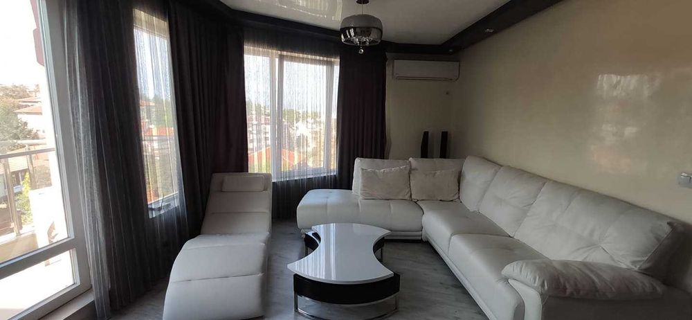 Дава се под наем Тристаен апартамент в Пловдив, Център - 90 кв.м за 341.7 € - Снимка #1