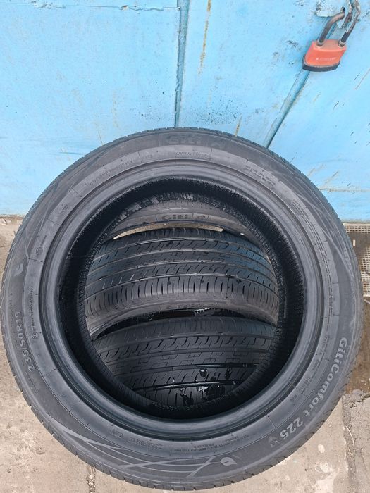 Продам шины 235/50/19 гити