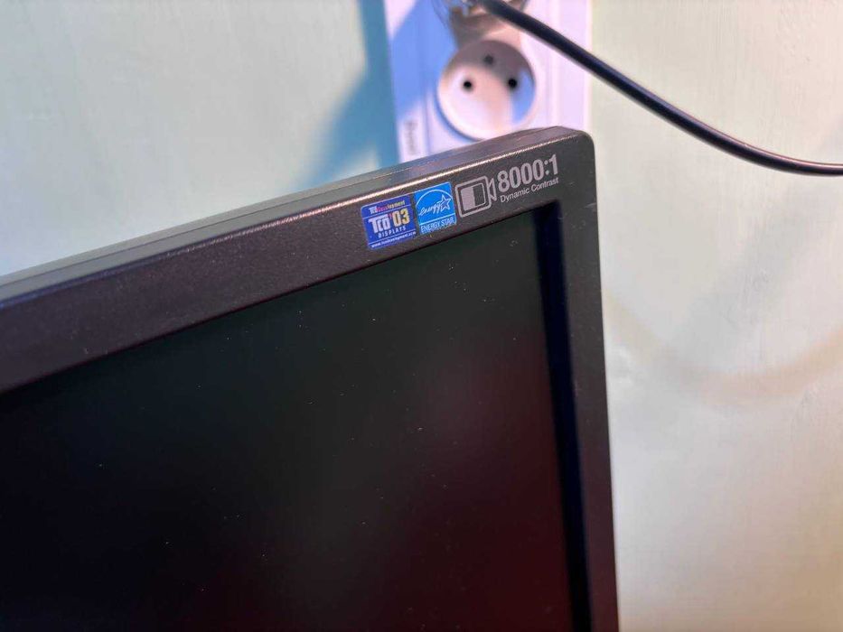 Продам свой Samsung SyncMaster 943NW 19"
