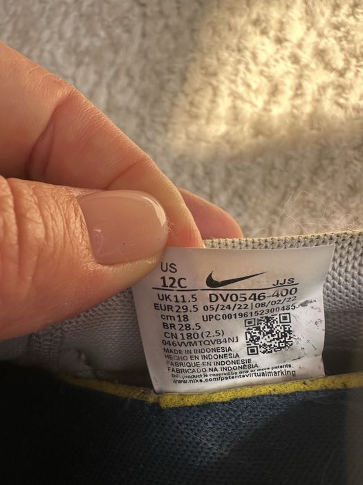 Продам детские кроссовки