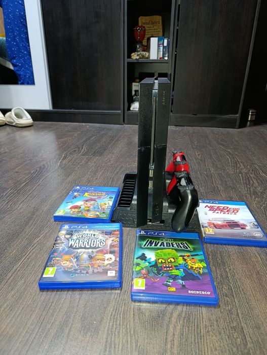 PlayStation 4, 2 controlere+Stand încărcare+  152 de jocuri in cont.