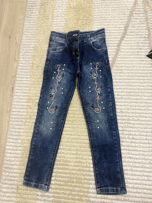 Платья и брюки.