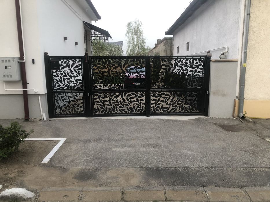 Porti, garduri, balostrade,balcoane metalice, si stalpi pe comanda.