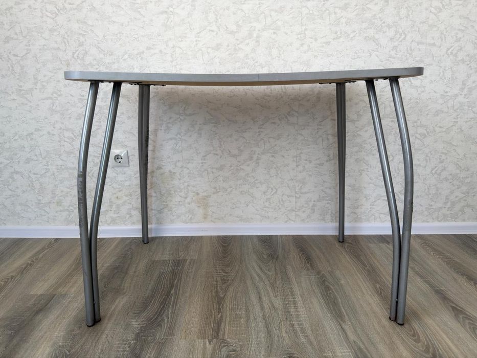 Продам стол кухонный