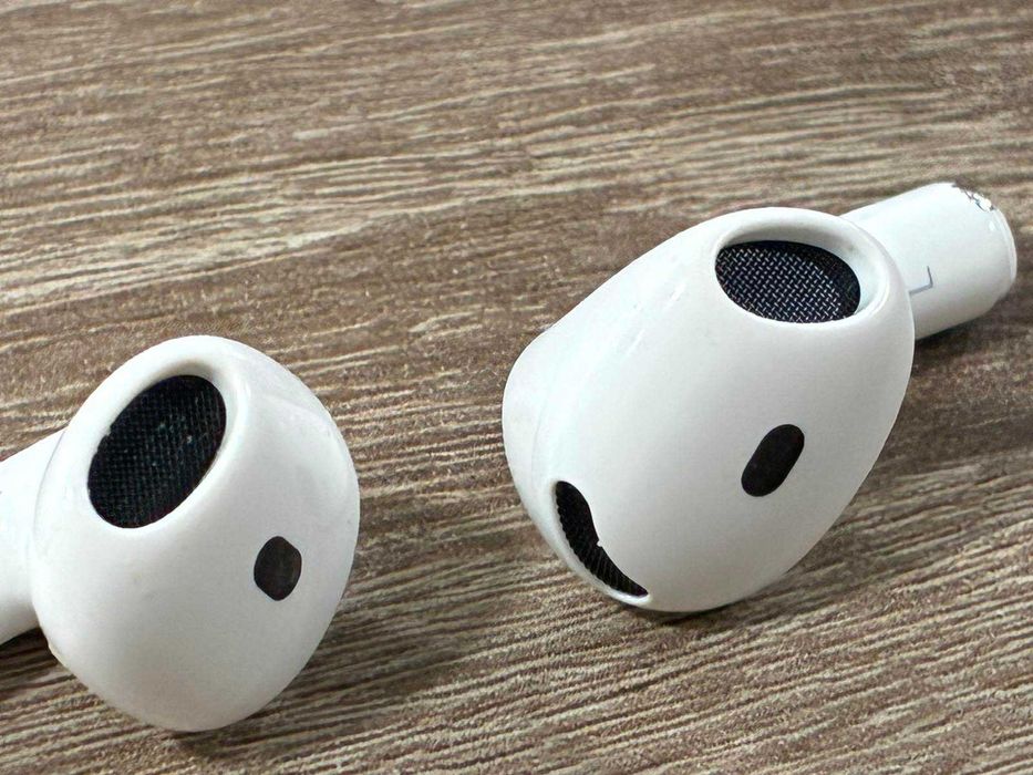 Безжични слушалки Apple - AirPods 4