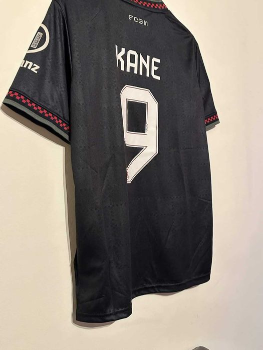 Тениска на Bayern Munich с Kane и баджове на Шампионска Лига-  НОВА!