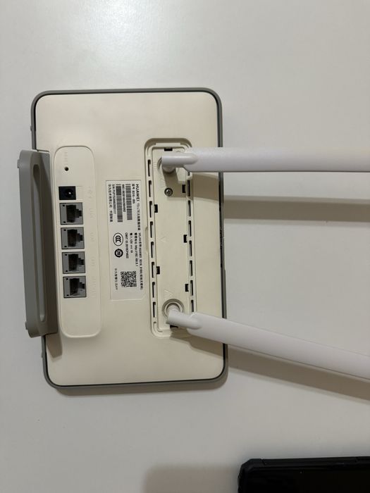 Wi-Fi роутер Huawei.