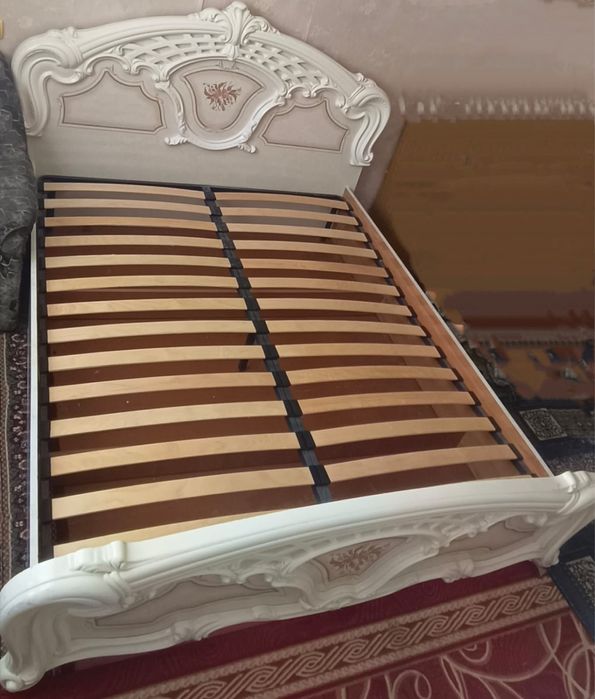 Кровать двуспальная