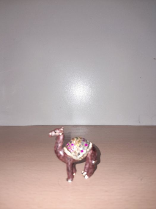 Игрушки животные цена договорная.