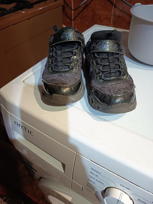 Vând adidași băiețel