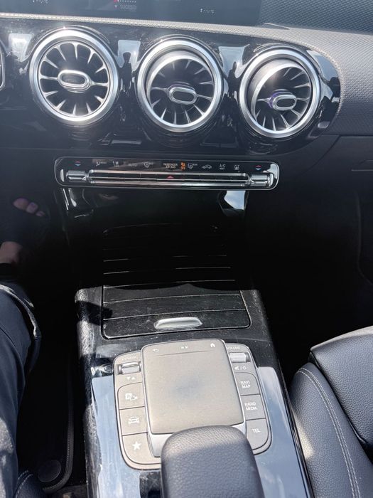 Mercedes-Benz CLA 250 Carte service