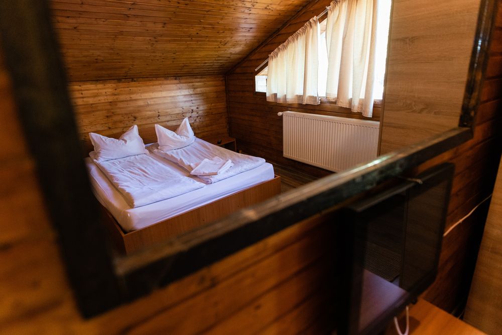 CABANA RÂNCA langa partia M1 :Investitie
