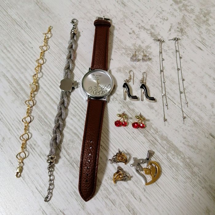 Лот бижута , гривни , часовник , обеци