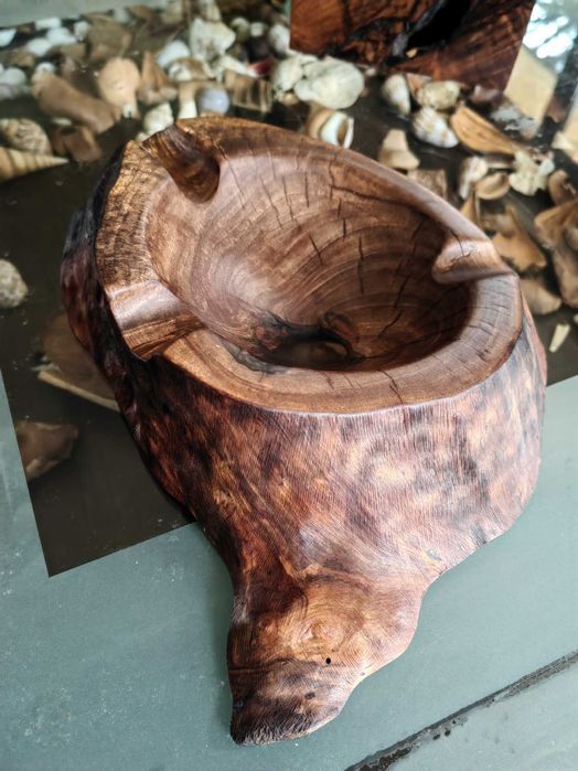 Дефектен пепелник за пури