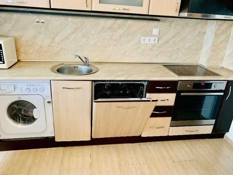 Продава се Двустаен апартамент в София, Младост 1 - 70 кв.м за 2000 €/кв.м - Снимка #1