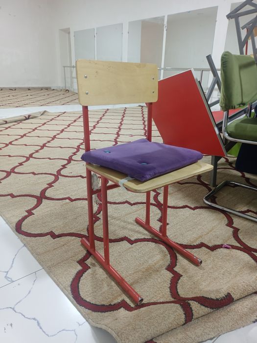 Parta va stullar sotiladi