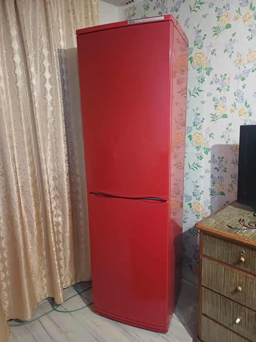 Холодильник        .