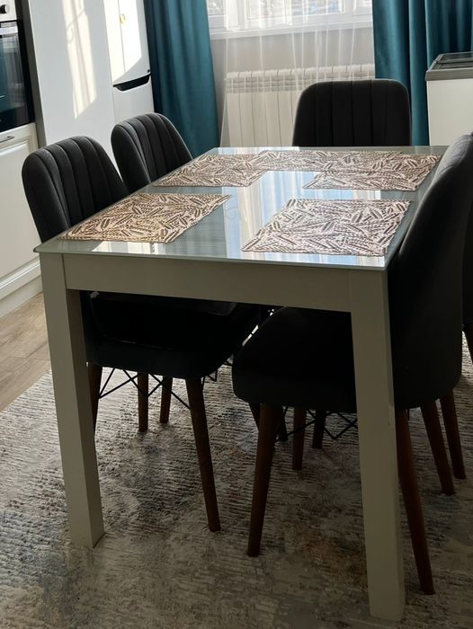Стол+ пять стульев