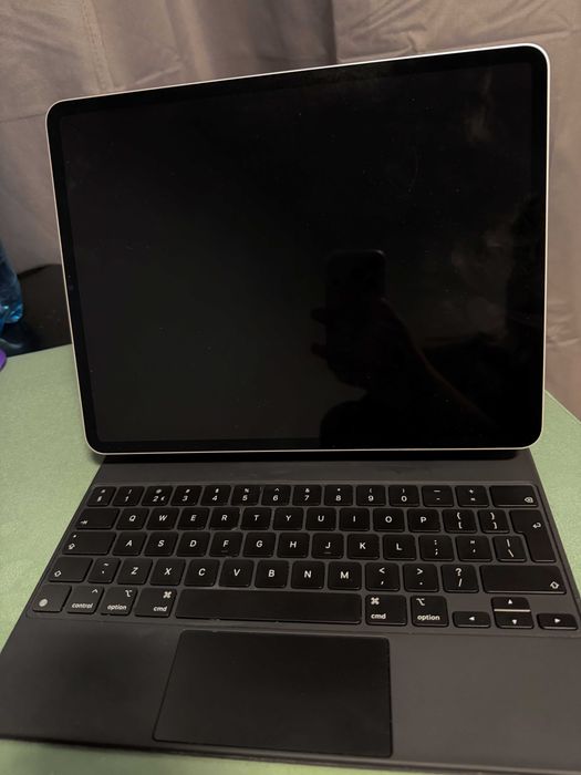 iPad Pro 12.9 M2 (Gen 6) 128GB Wi-Fi Silver + Magic Keyboard Black