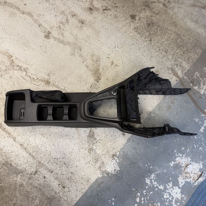 Consola centrala Ford Focus 3 2011-2018