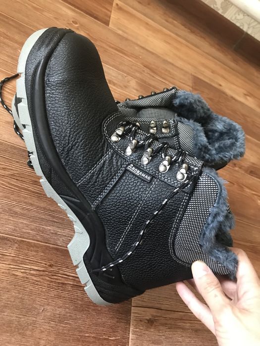 Продается спец обувь