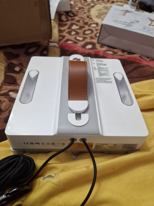 Robot curățare geamuri