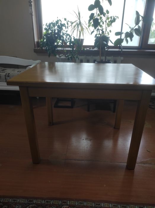 Продам стол деревянный обеденный