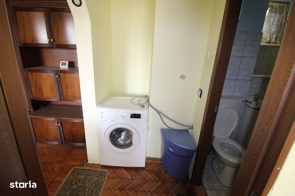 Vând apartament cu 2 camere în Hunedoara, Central-Bd.Corvin, 46mp...