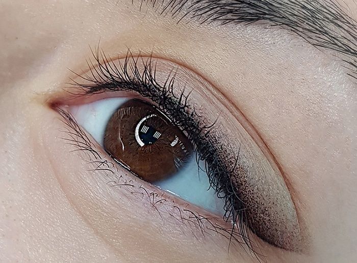 Межресничный татуаж межресничка