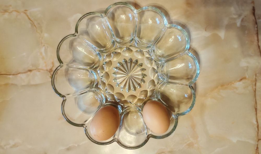 Platou din sticla groasa pentru ouă umplute sau de Paște.