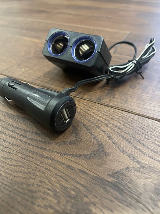 Зарядно с две гнезда 12/24V