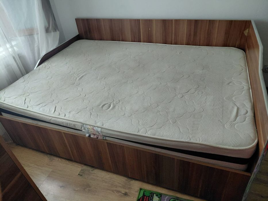 Vand pat cu saltea confortabila