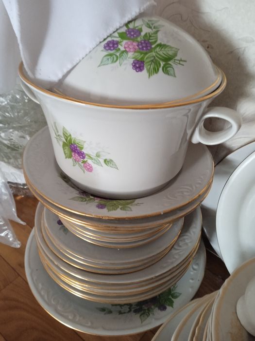 Отдам тарелки недорого