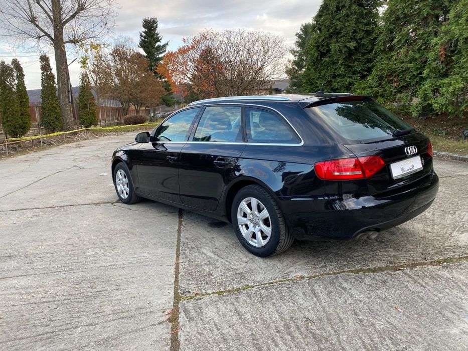 Vând Audi A4 2010