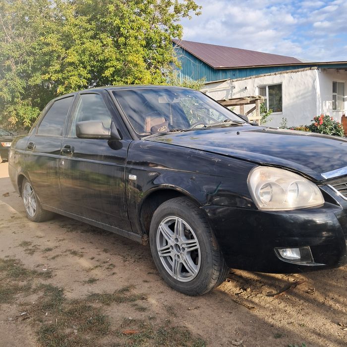 Продам авто приора седан.