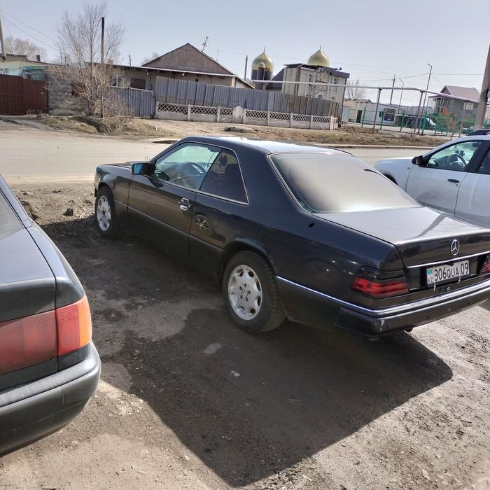 124 Мерседес, купэ 2 литра.