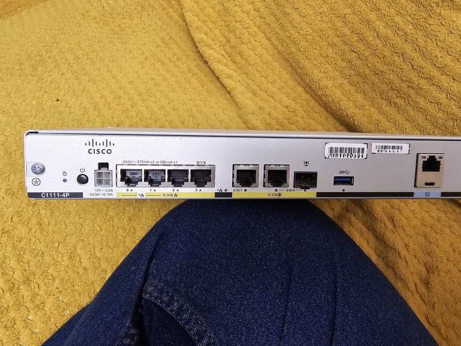 Router Cisco ISR 1111-4P
