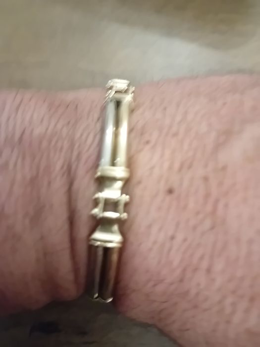 Златна гривна,плътна