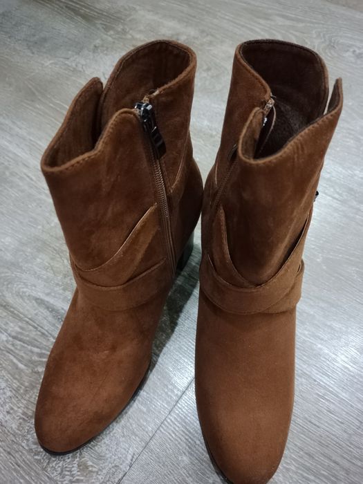 Продам полу сапоги 39 р