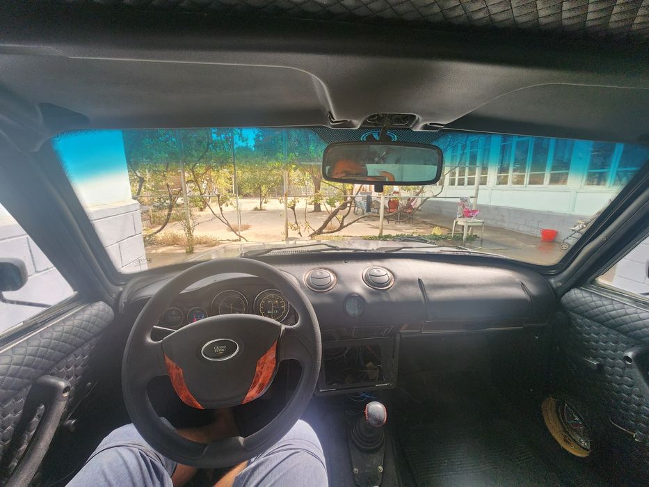 2106 jiguli sotiladi faqat naqdga