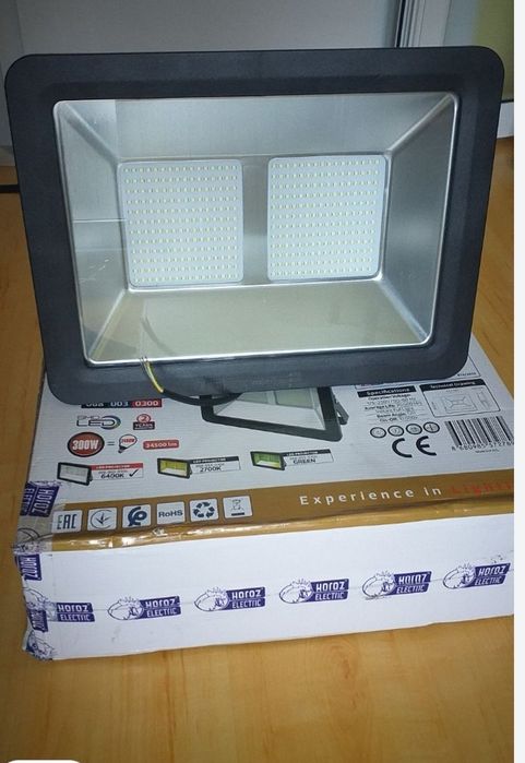 Proiector puternic 300W lumina 2400W