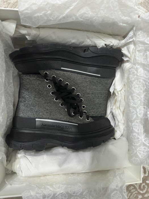 Vand Alexand McQueen Thread